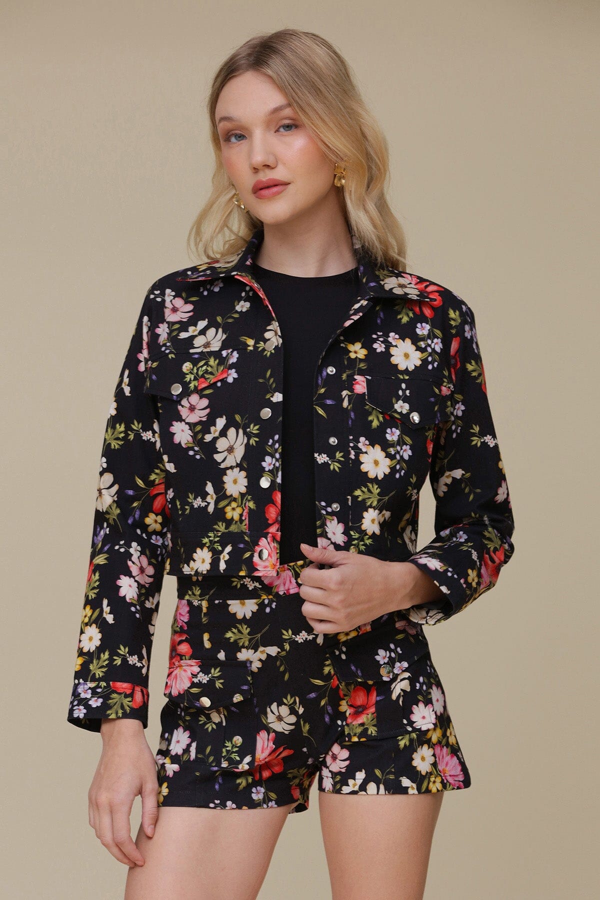 Black wildflower printed cotton twill jacket made of 100% cotton with button-front closure and cuffs, chest and side pockets - Cute women's jackets by Avec Les Filles
