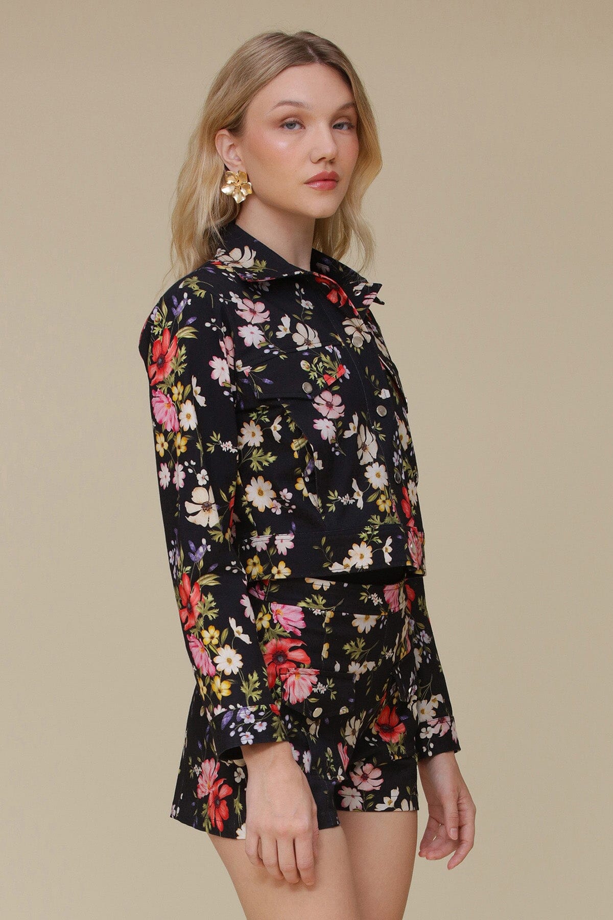 Black wildflower printed cotton twill jacket made of 100% cotton with button-front closure and cuffs, chest and side pockets - Cute women's jackets by Avec Les Filles