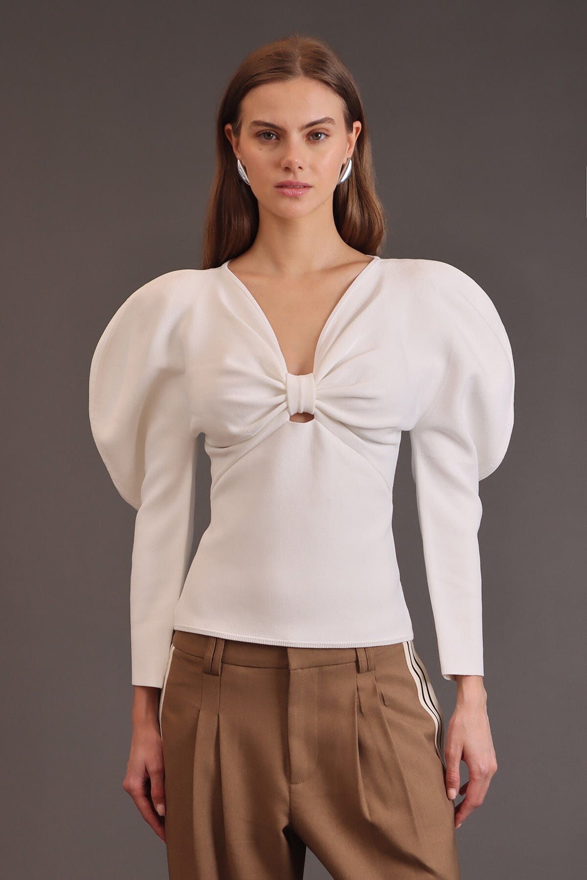 Puff sleeve bow front cream slim-fitting sweater made from viscose nylon blend with V-neckline and long sleeves - Cute women's sweater by Avec Les Filles