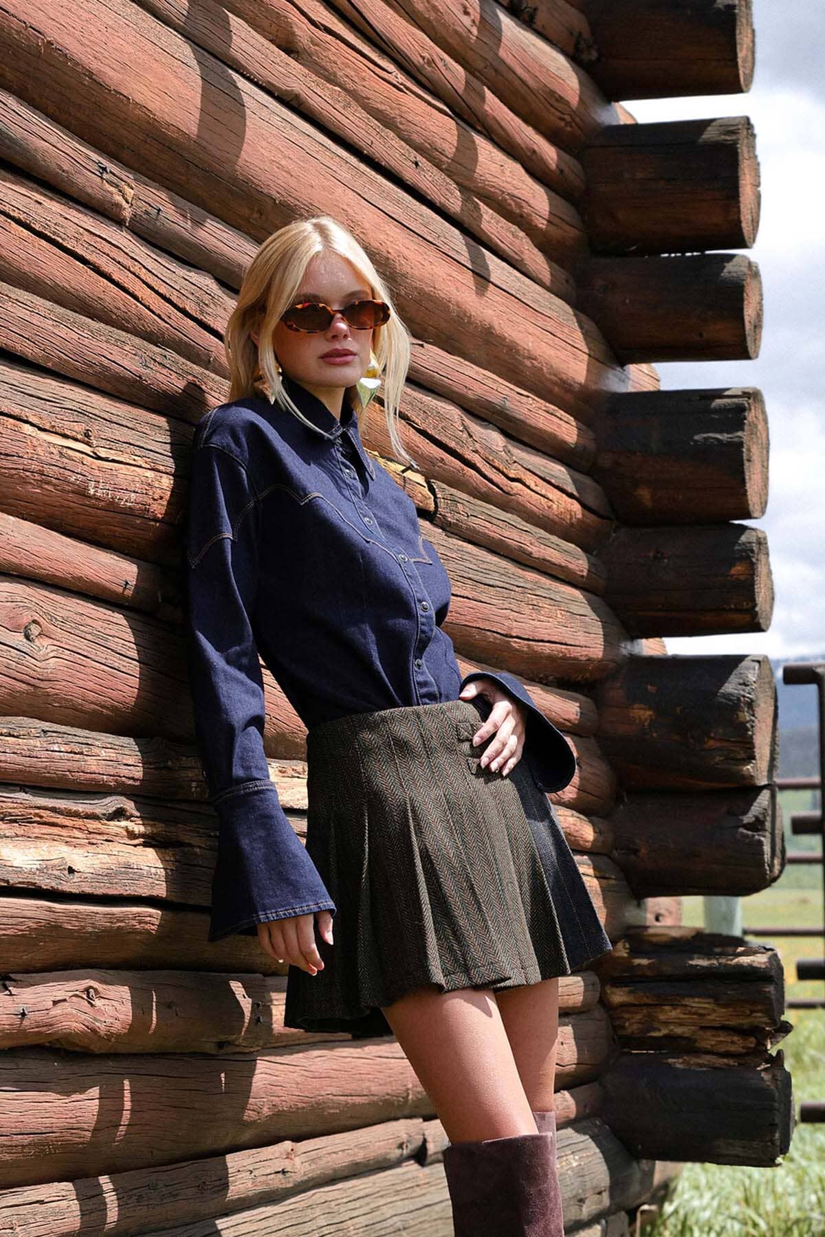 Western cotton blend denim tailored indigo blue shirt with a point collar and snap buttons - Cute women's shirts by Avec Les Filles