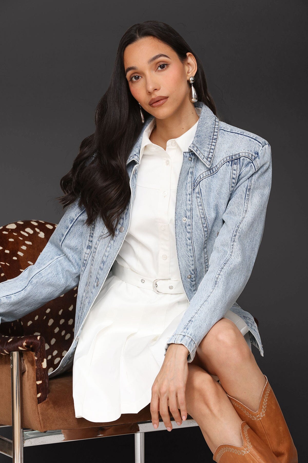 Hourglass tailored light blue denim button front jacket made of 100% cotton with shoulder pads and long sleeves - Cute women's denim jackets by Avec Les Filles