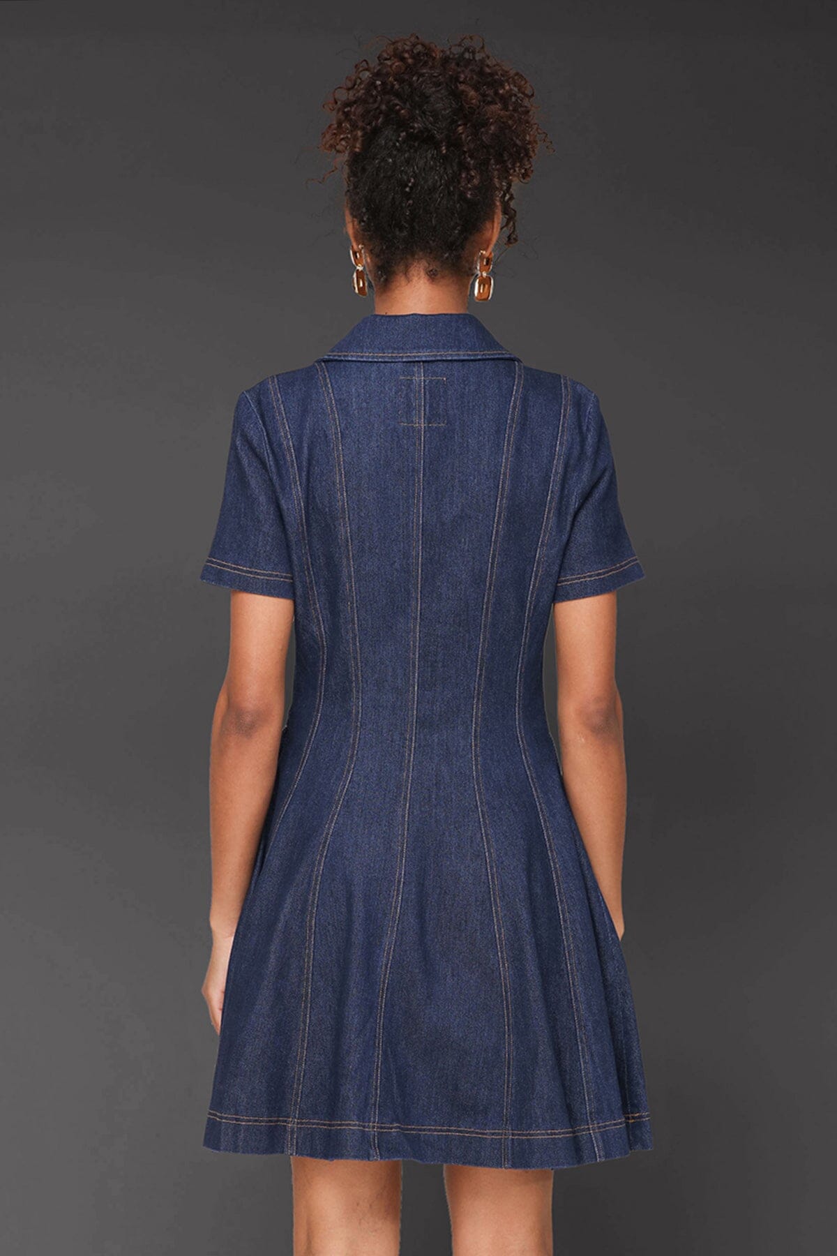 Cotton denim short-sleeve dark blue mini shirtdress with v-neck, side pockets and flared mini-length skirt. Cute women's shirt dresses by Avec Les Filles.