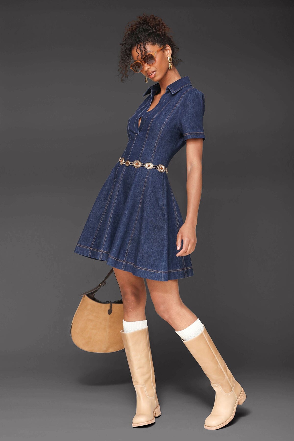Cotton denim short-sleeve dark blue mini shirtdress with v-neck, side pockets and flared mini-length skirt. Cute women's shirt dresses by Avec Les Filles.