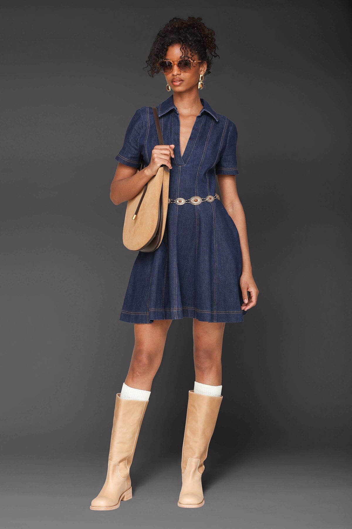 Cotton denim short-sleeve dark blue mini shirtdress with v-neck, side pockets and flared mini-length skirt. Cute women's shirt dresses by Avec Les Filles.