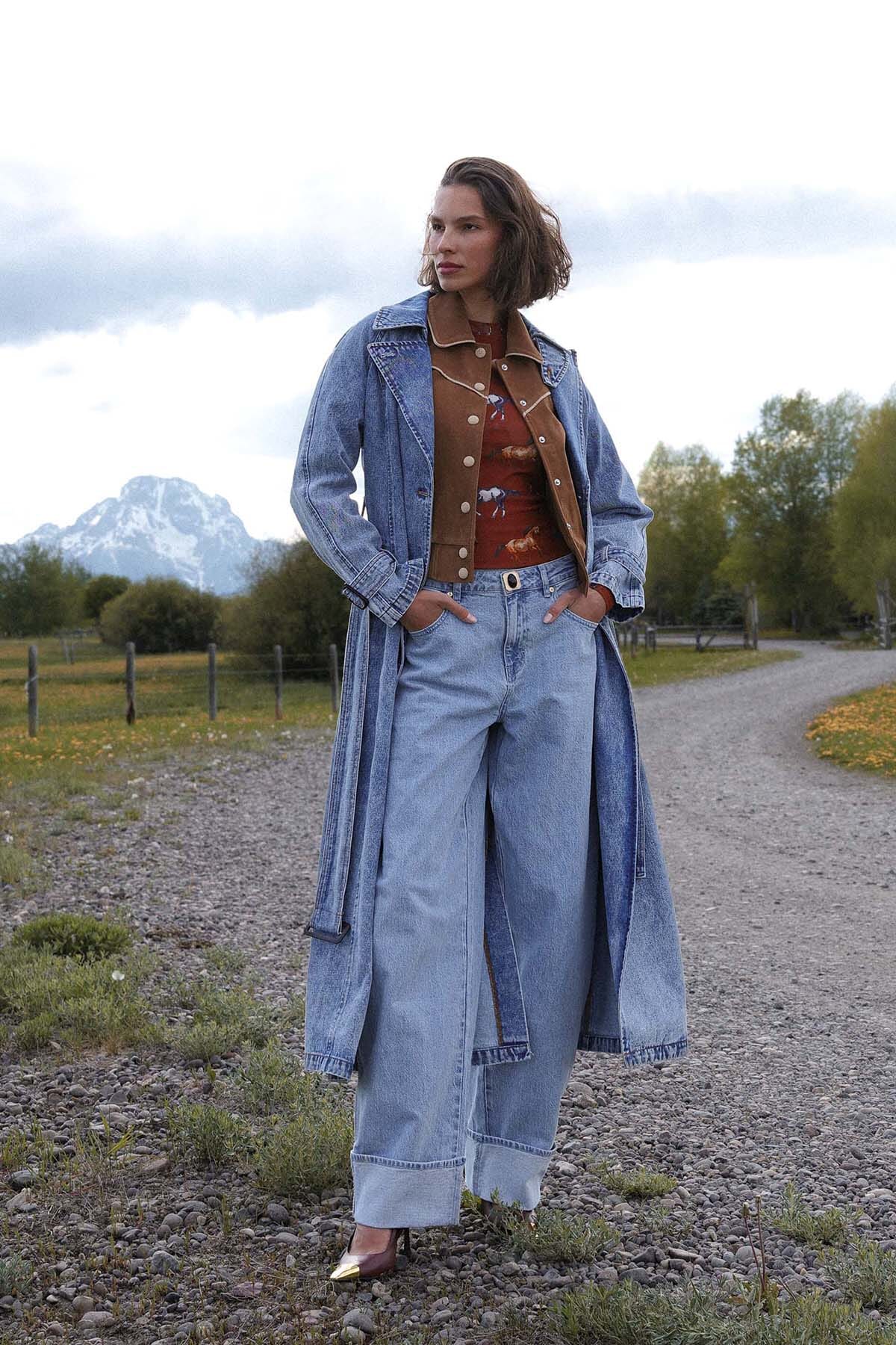 Cuffed cotton-blend blue denim high-rise barrel leg jeans with classic five-pocket - Cute women's pants by Avec Les Filles