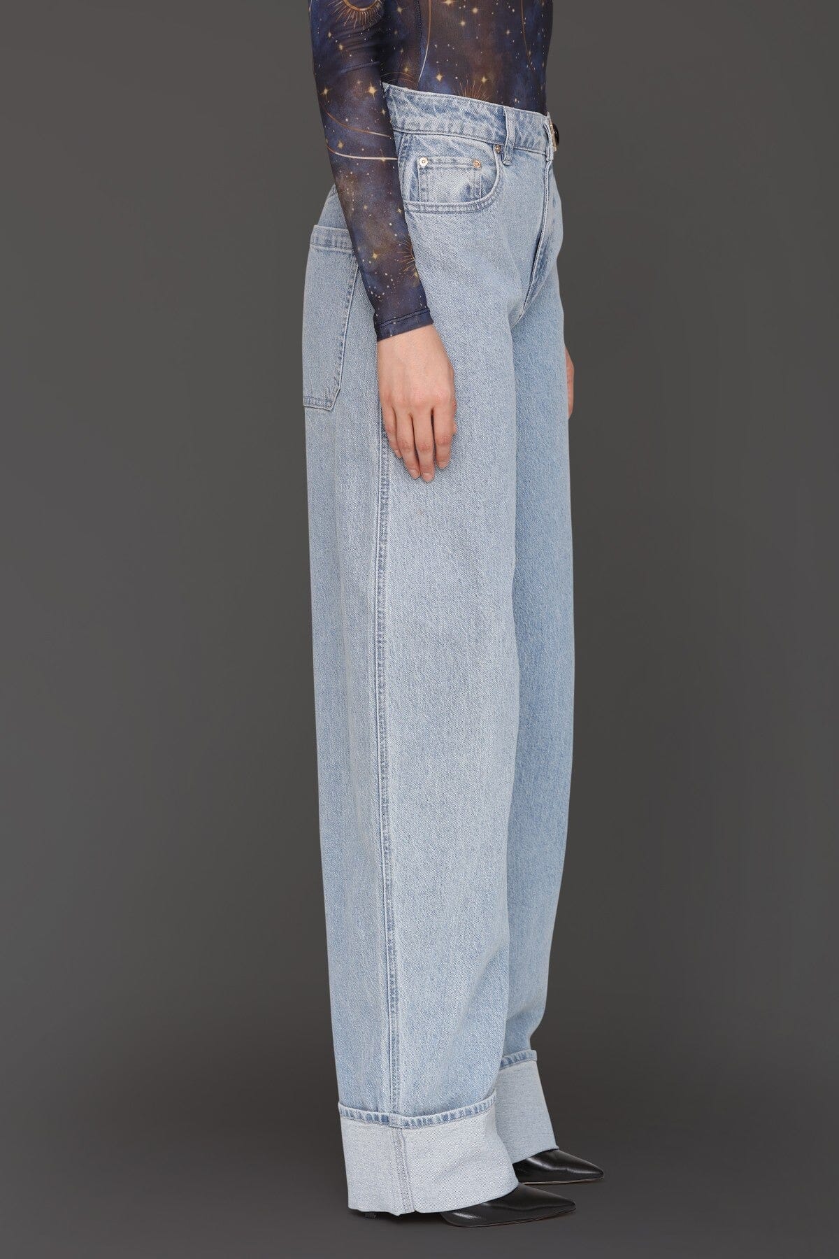 Cuffed cotton-blend blue denim high-rise barrel leg jeans with classic five-pocket - Cute women's pants by Avec Les Filles