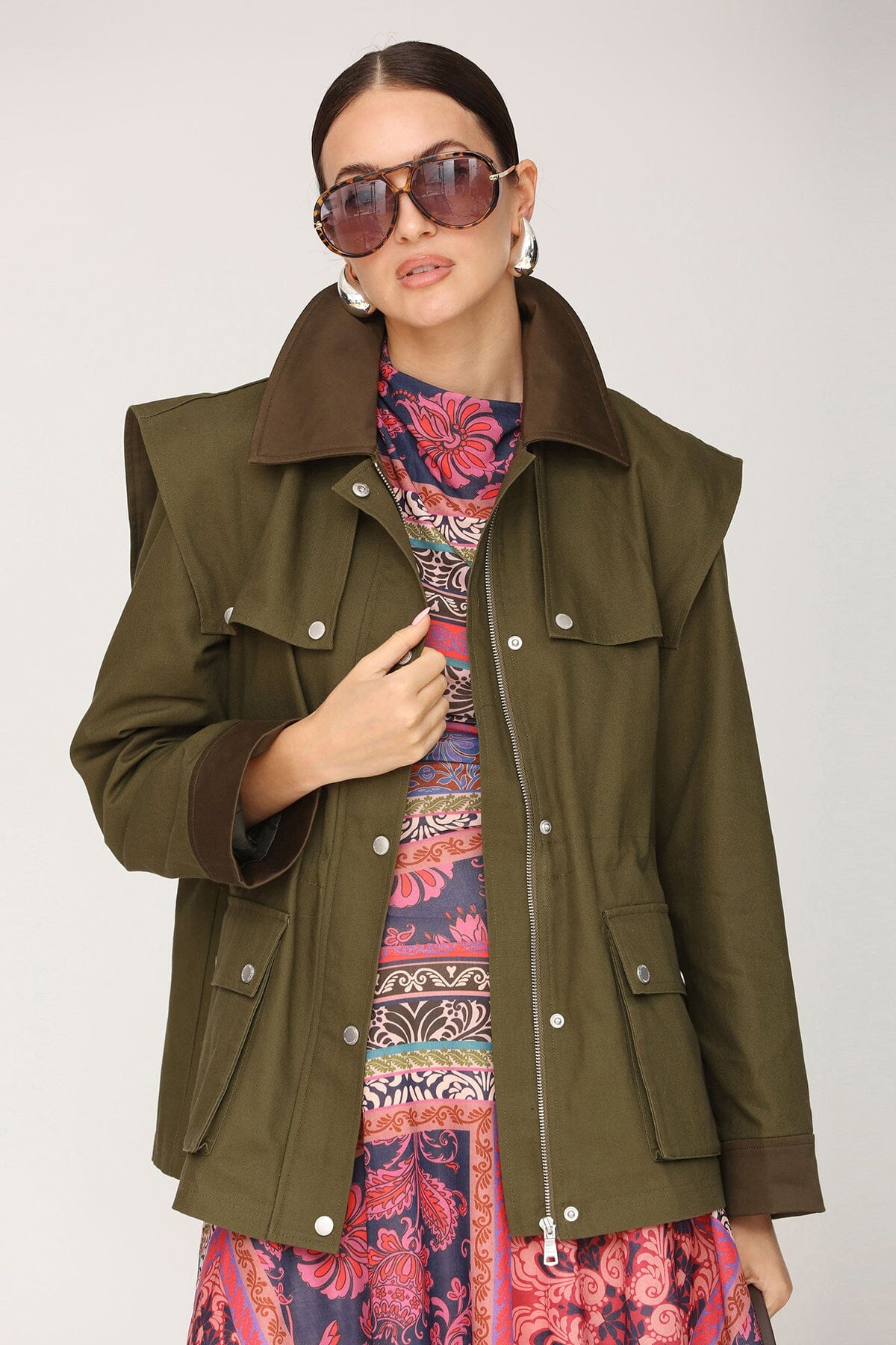 Strong shoulder cotton utility snap-front green jacket with a contrast collar and detachable storm flap - Cute women's jackets by Avec Les Filles