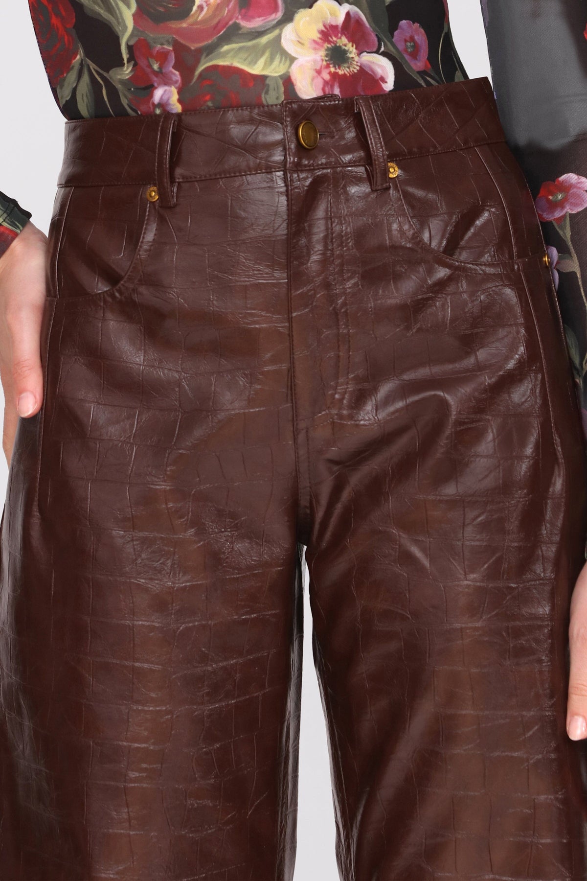 Croc-Embossed Faux Leather Mid-Rise Barrel-Leg Pants Pants Avec Les Filles 