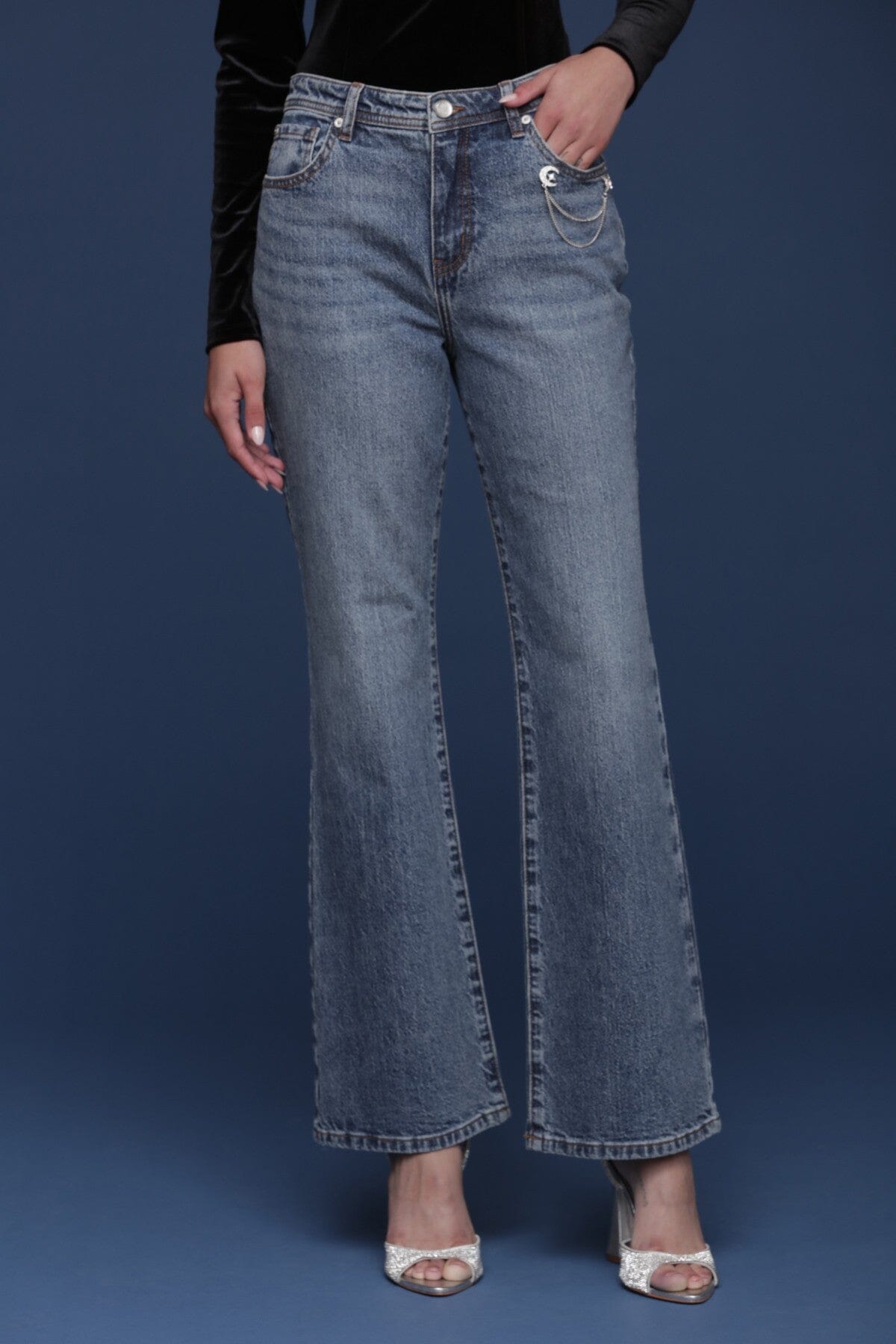 Chain embellished mid-rise bootcut flare cotton blue jeans with classic 5-pocket and button closure - Shop designer women's pants by Avec Les Filles