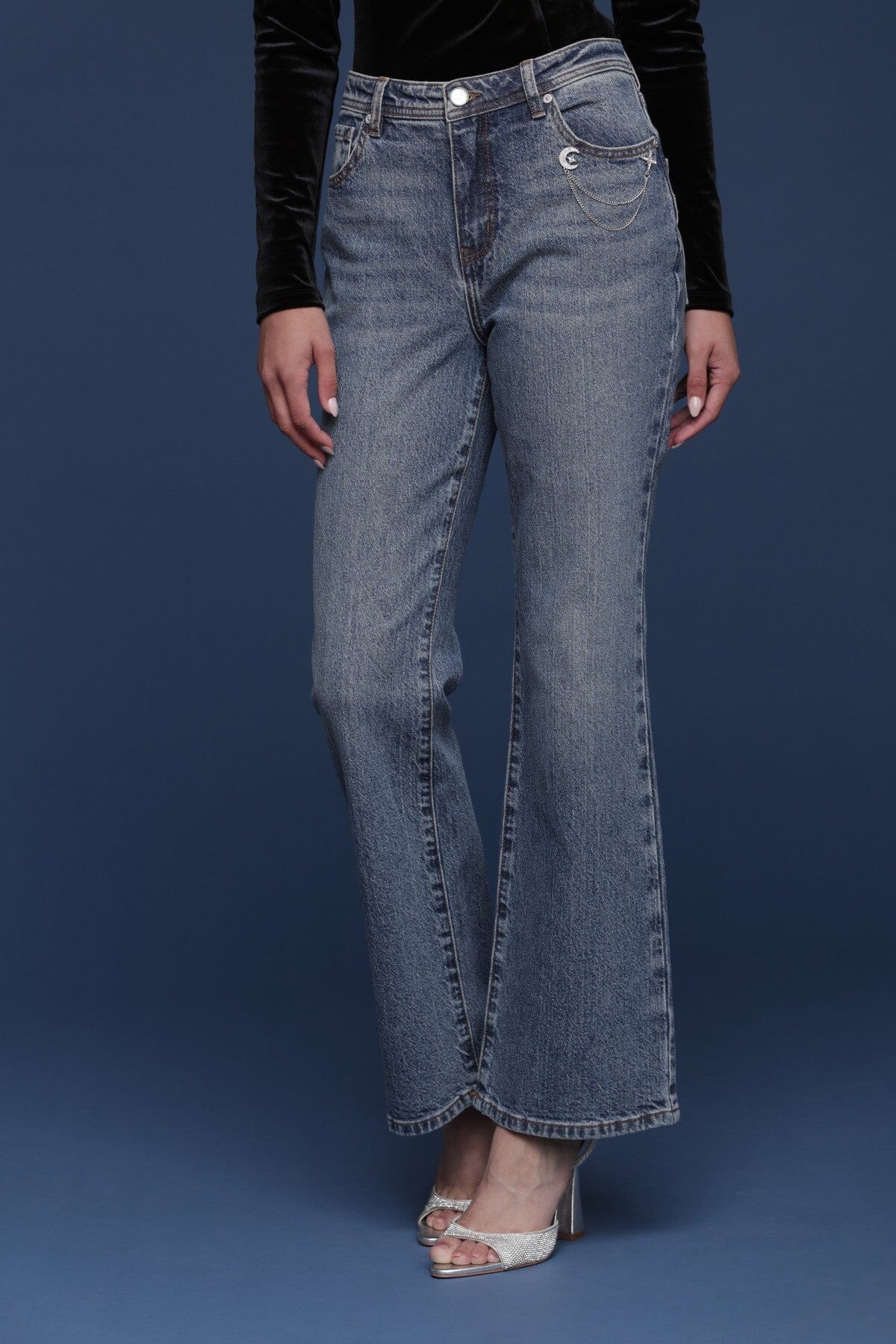 Chain embellished mid-rise bootcut flare cotton blue jeans with classic 5-pocket and button closure - Shop designer women's pants by Avec Les Filles