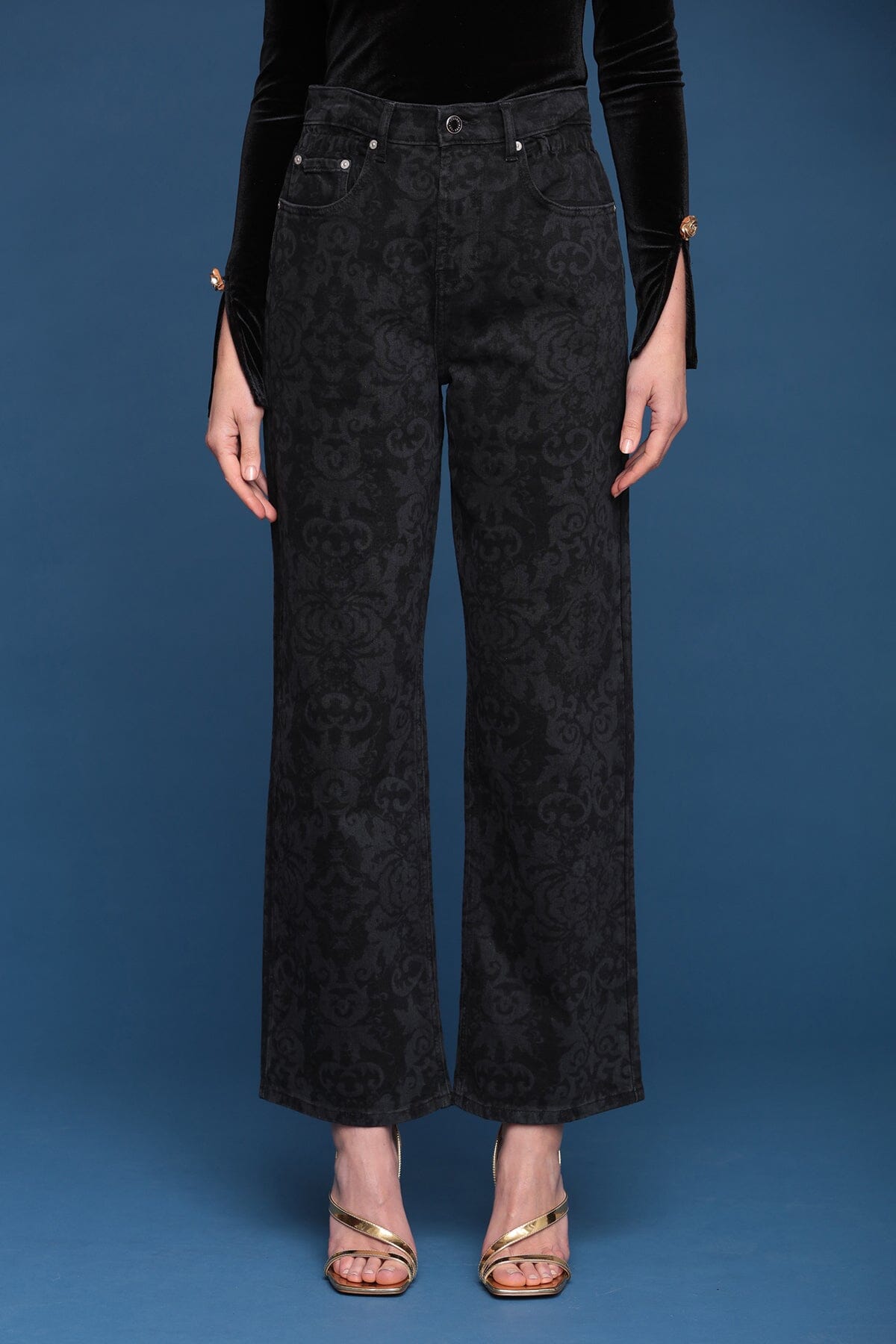 Baroque print wide-leg black jeans with high-rise waist and all-over tonal paisley jacquard pattern - Shop designer women's jeans by Avec Les Filles