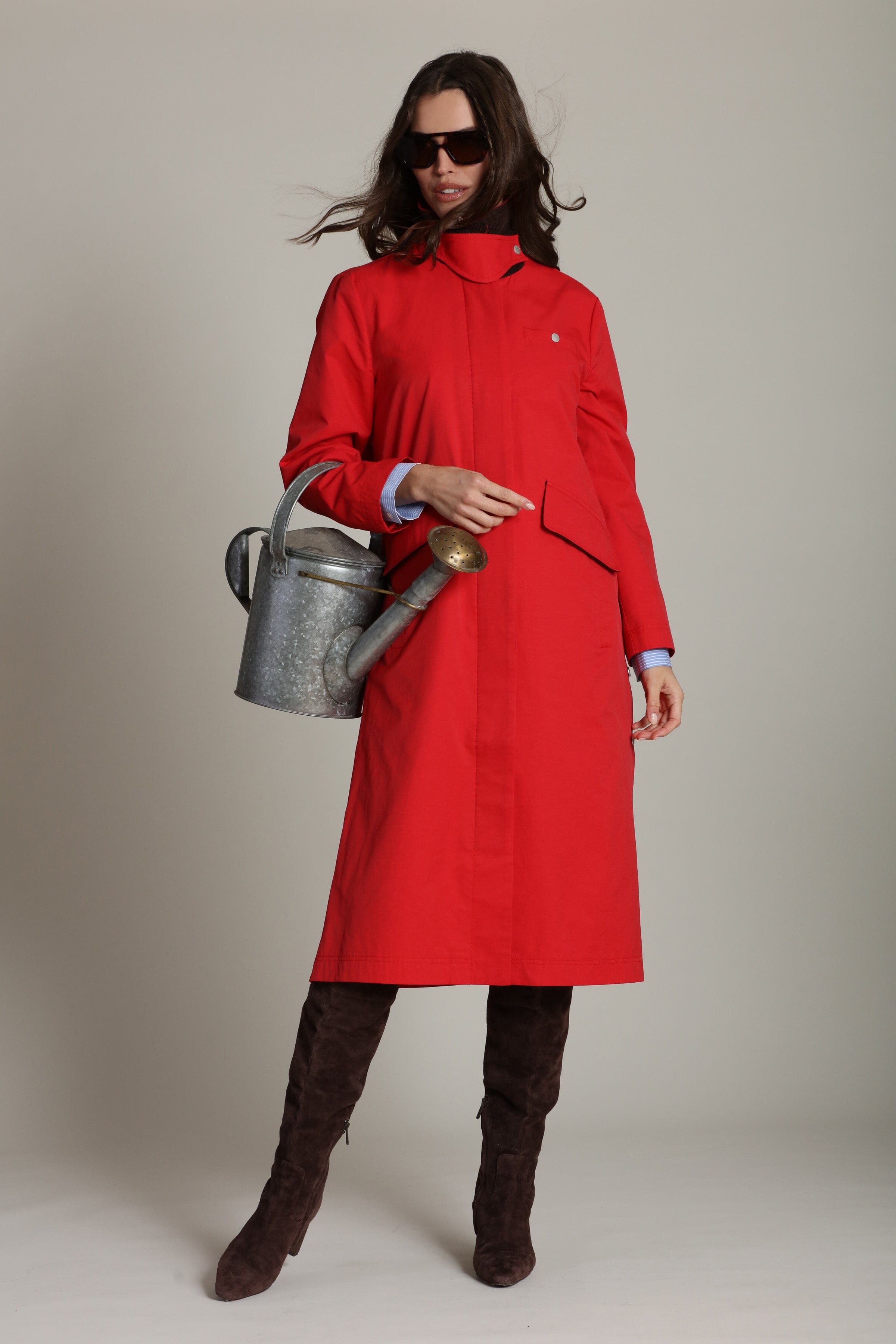 Red trench coat buttoned to the top in cotton blend - Shop women's trench coats by Avec Les Filles