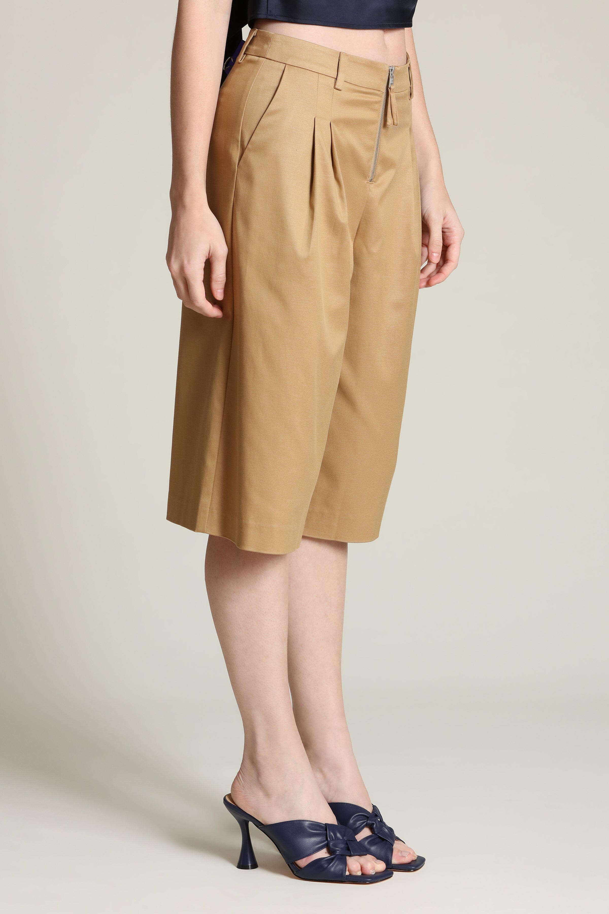 Zip-front tailored beige bermuda short with front pleats, a mid-rise waist, and a wide-leg fit by Avec Les Filles
