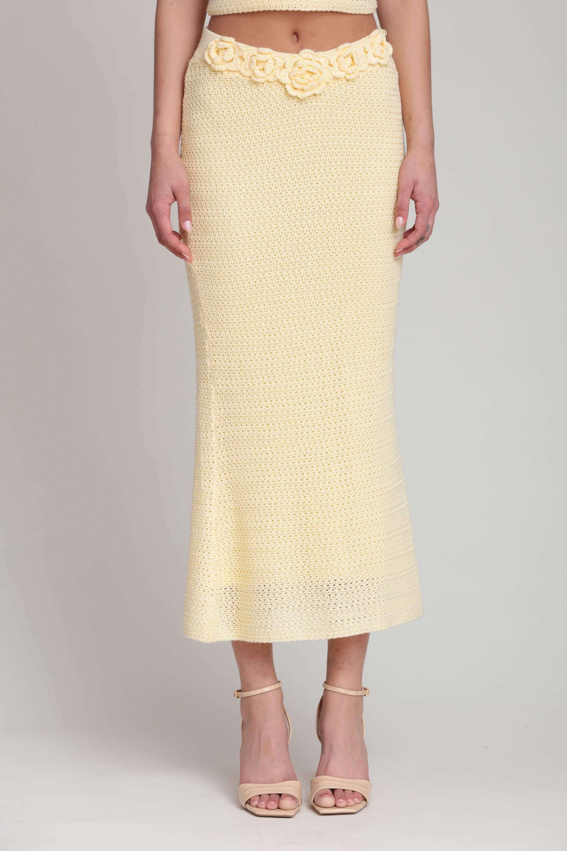 Cotton-blend rosette crochet yellow midi skirt with an elastic waistband by Avec Les Filles