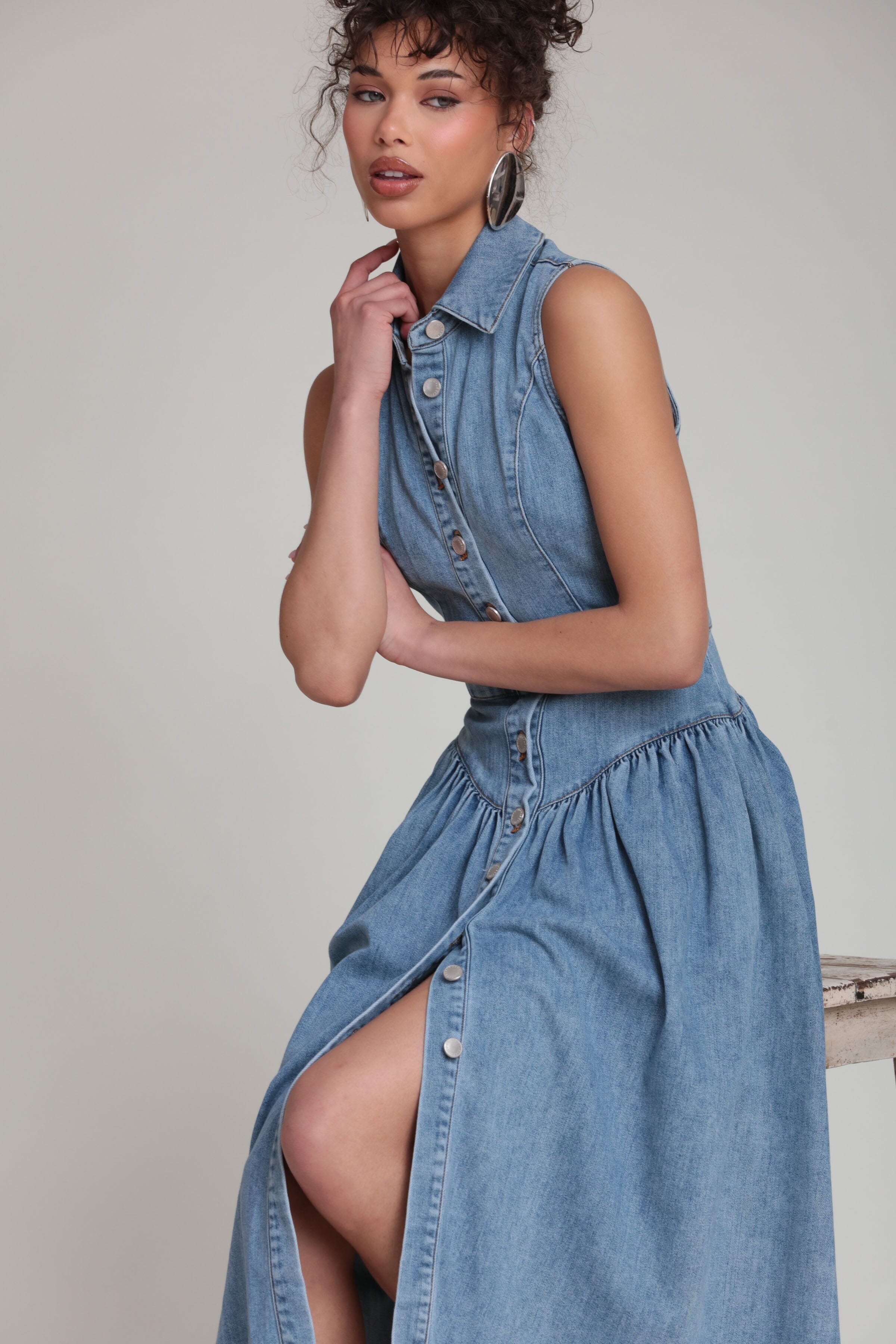 Womens drop waist blue sleeveless denim midi shirtdress with button-front and pointed collar by Avec Les Filles