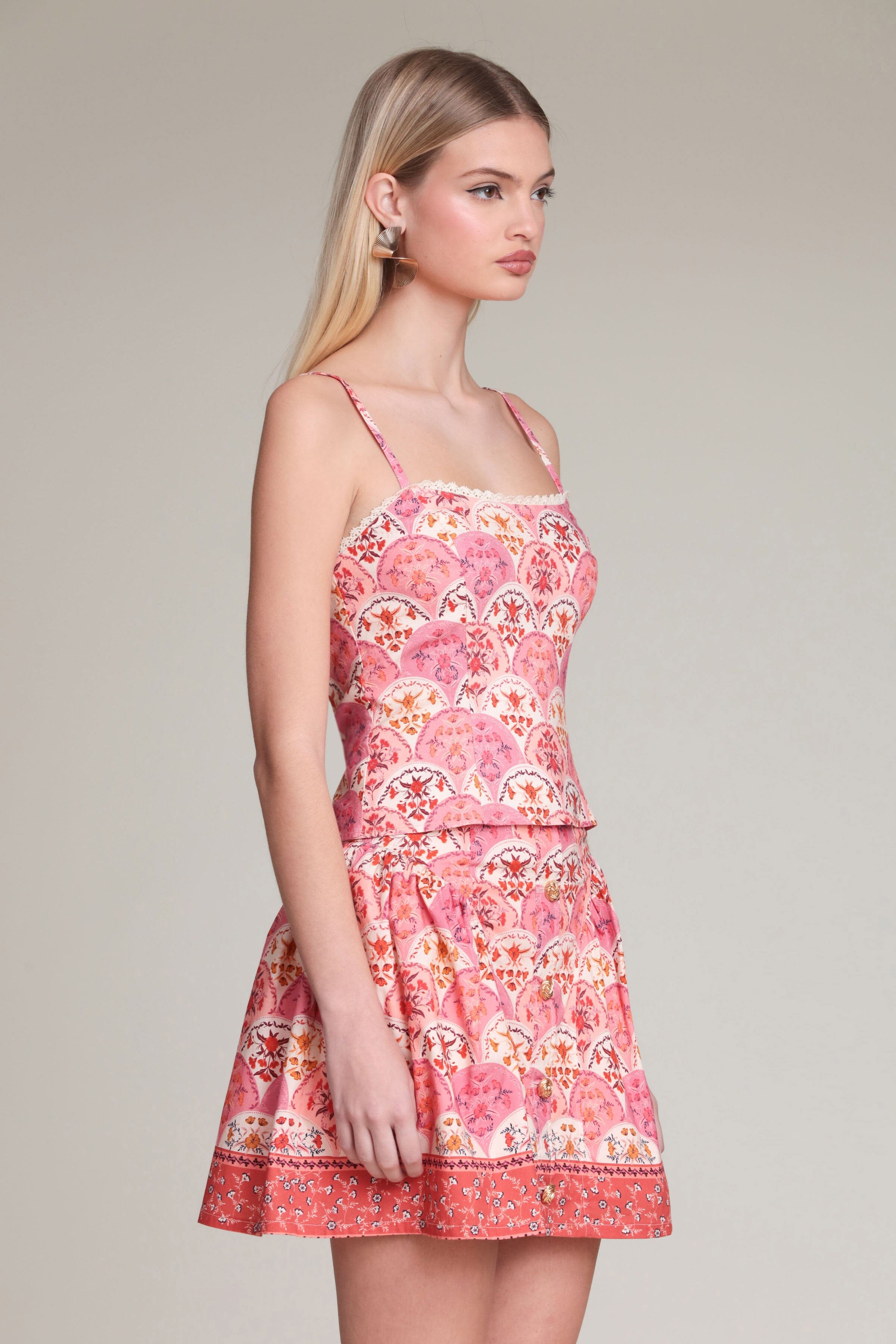 Linen-blend pink floral cami top with adjustable spaghetti straps and a square neckline by Avec Les Filles