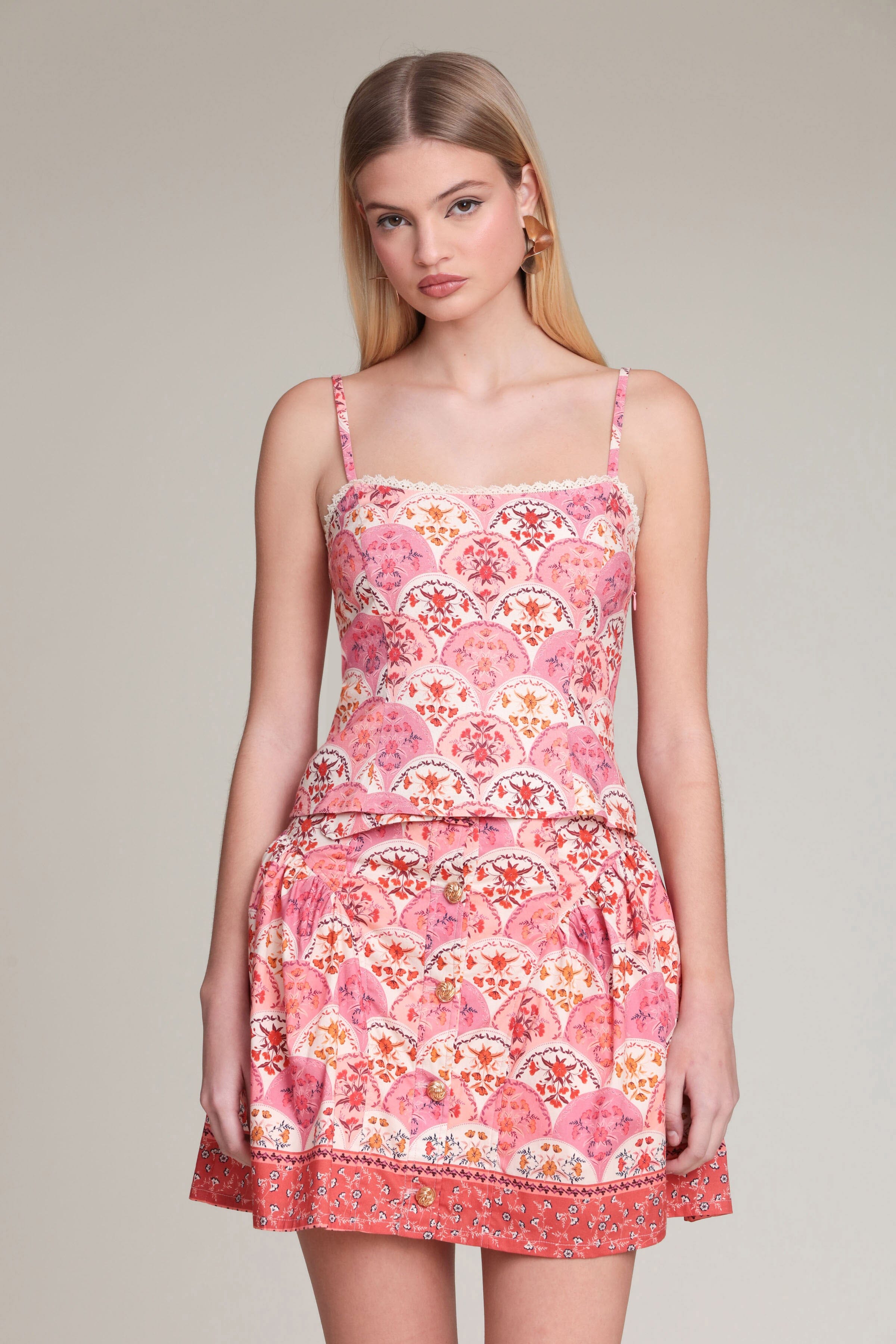 Linen-blend pink floral tank top with adjustable spaghetti straps and a square neckline by Avec Les Filles