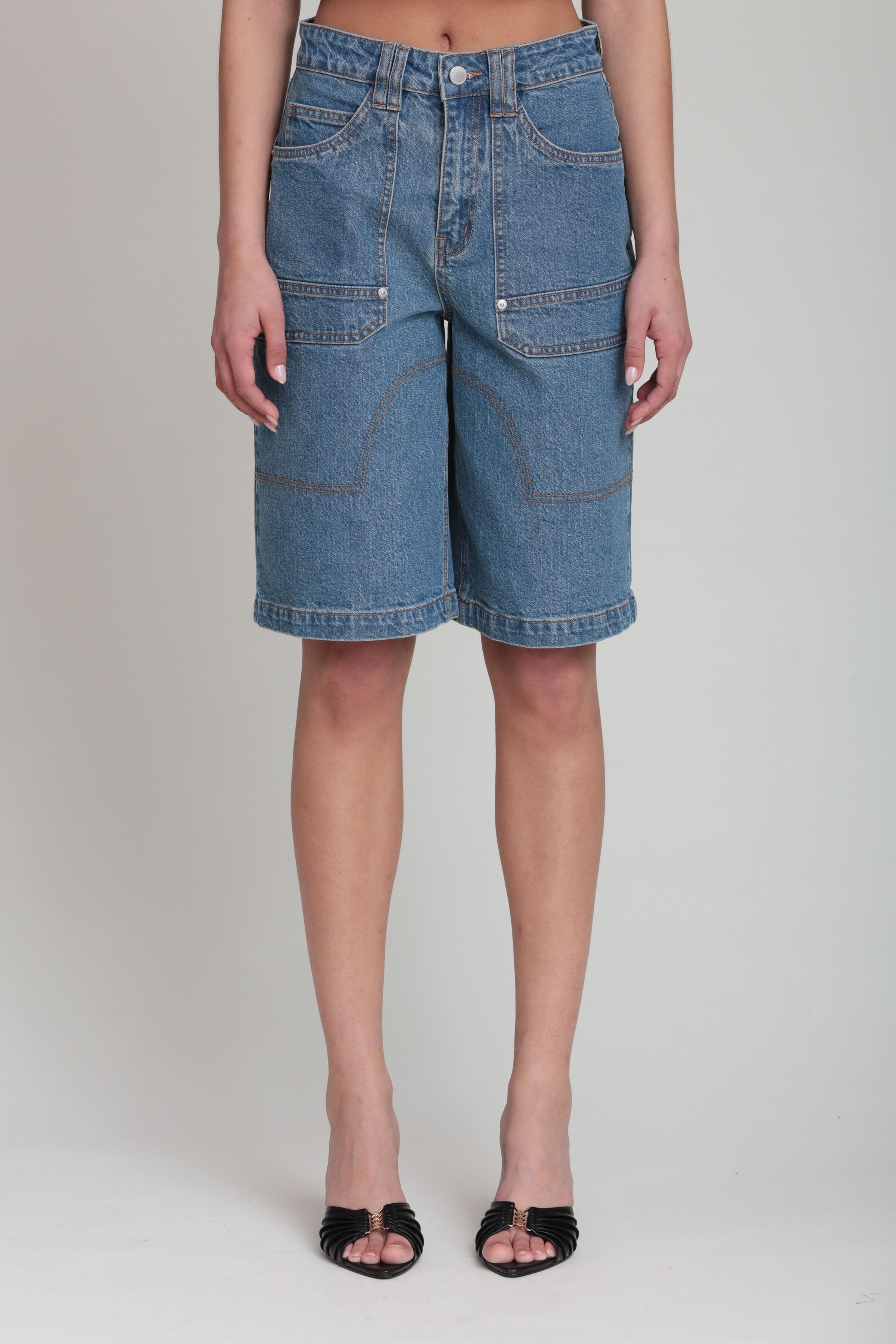 wide-leg denim cargo shorts in cotton blend with high-rise waist - women's denim bermuda shorts by Avec Les Filles