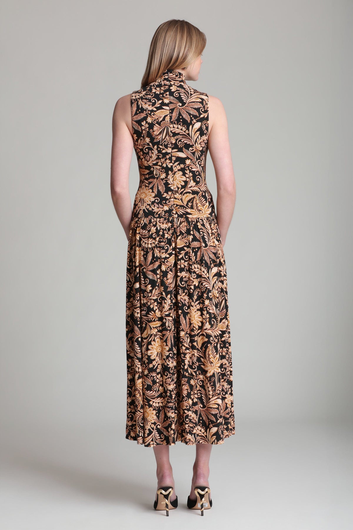 Sleeveless jersey maxi floral dress with a turtleneck and drop waist. Shop women's floral maxi dresses by Avec Les Filles.