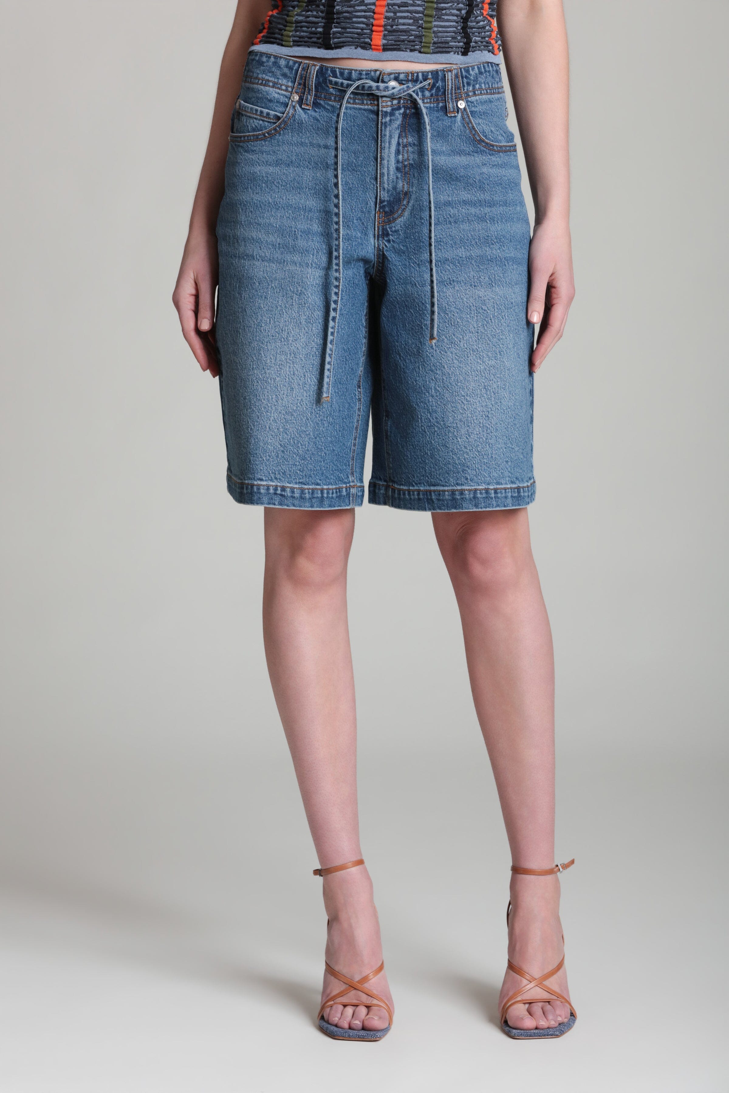 Mid-Rise blue denim drawstring shorts in cotton blend with wide-leg - Shop women denim bermuda shorts by Avec Les Filles.