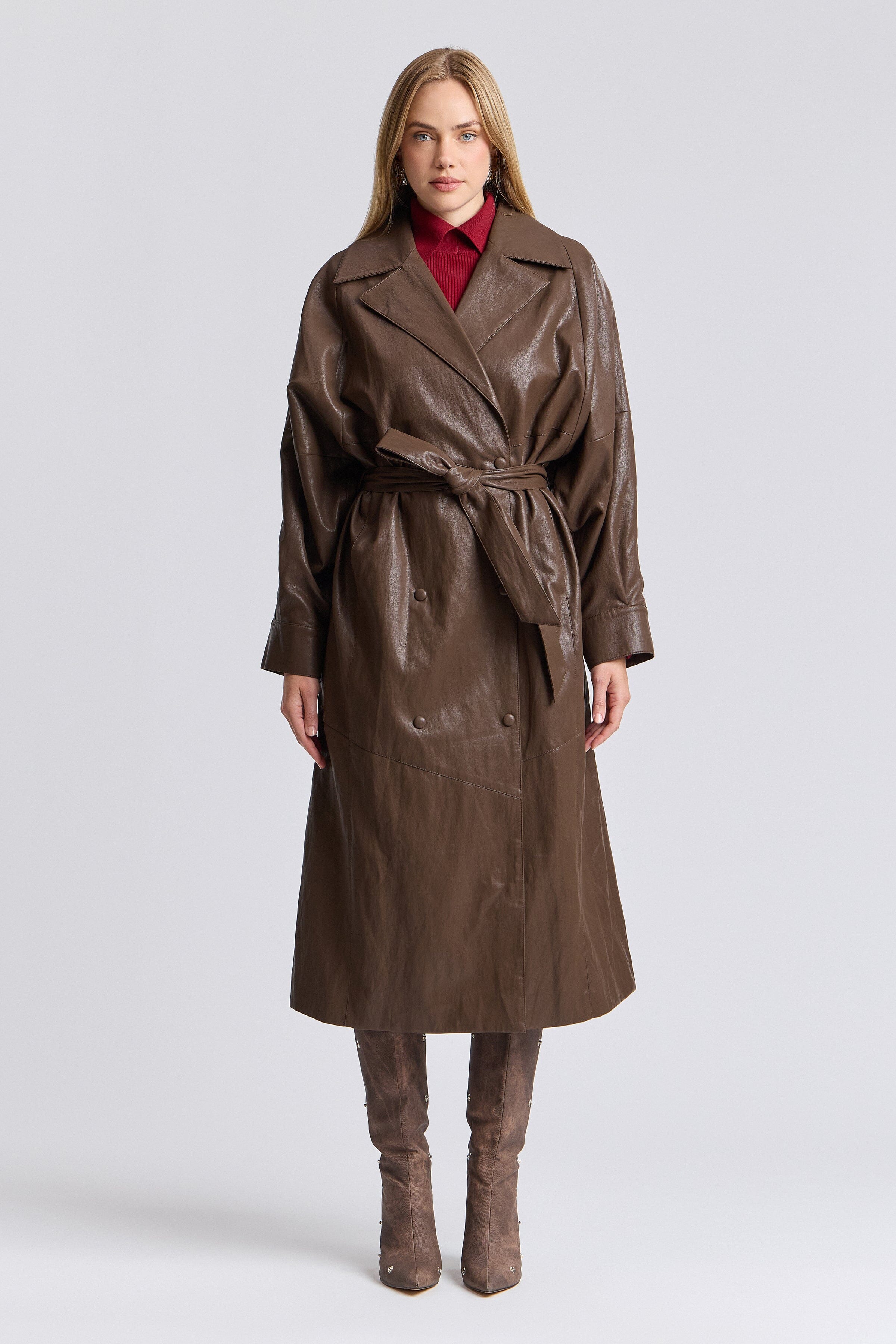Double-breasted long trench coat brown with point collar and adjustable belt - Shop cute trench coats by Avec Les Filles.