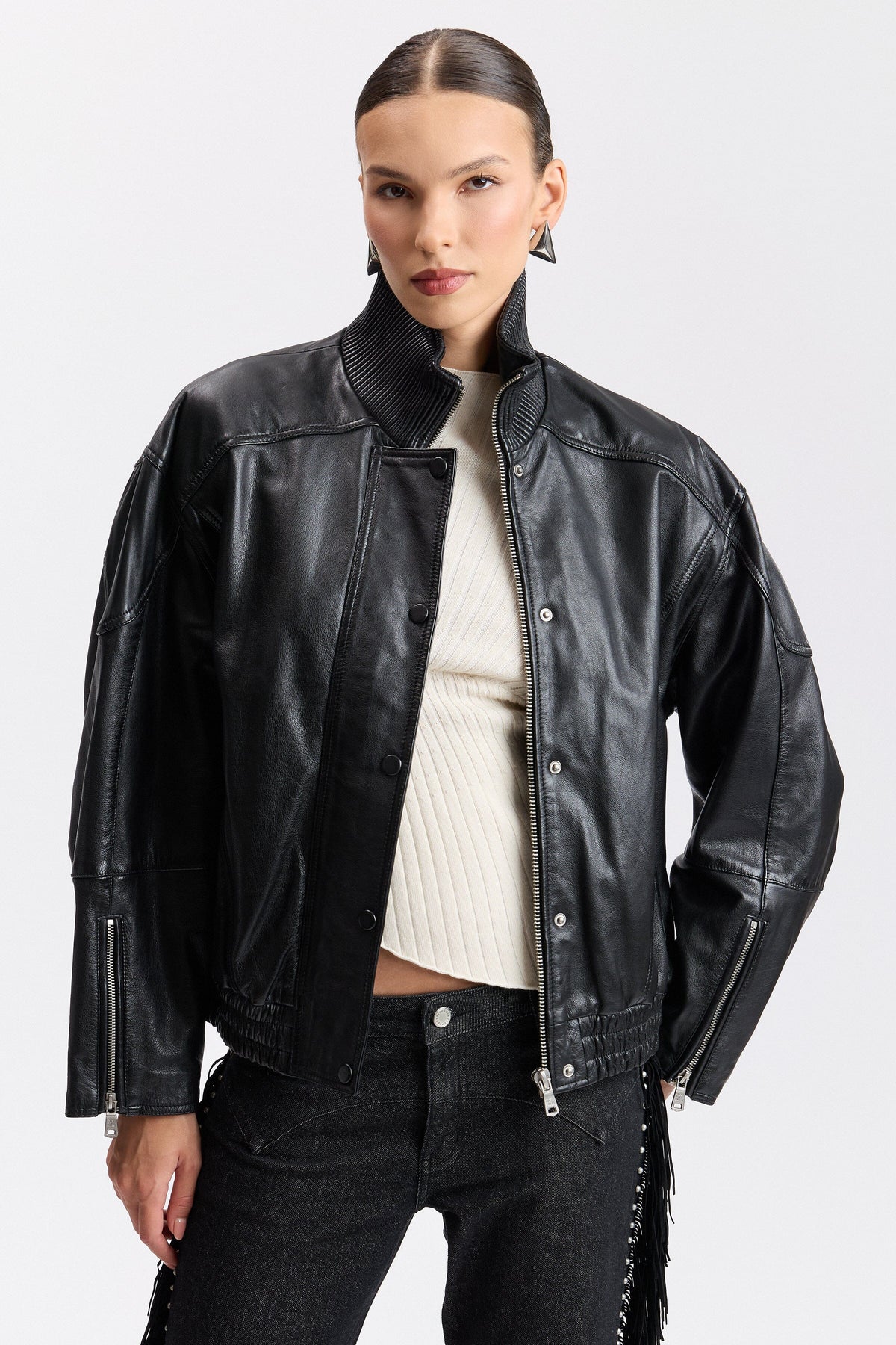 Oversized black bomber jacket in genuine leather - Shop women's cute leather jackets by Avec Les Filles.