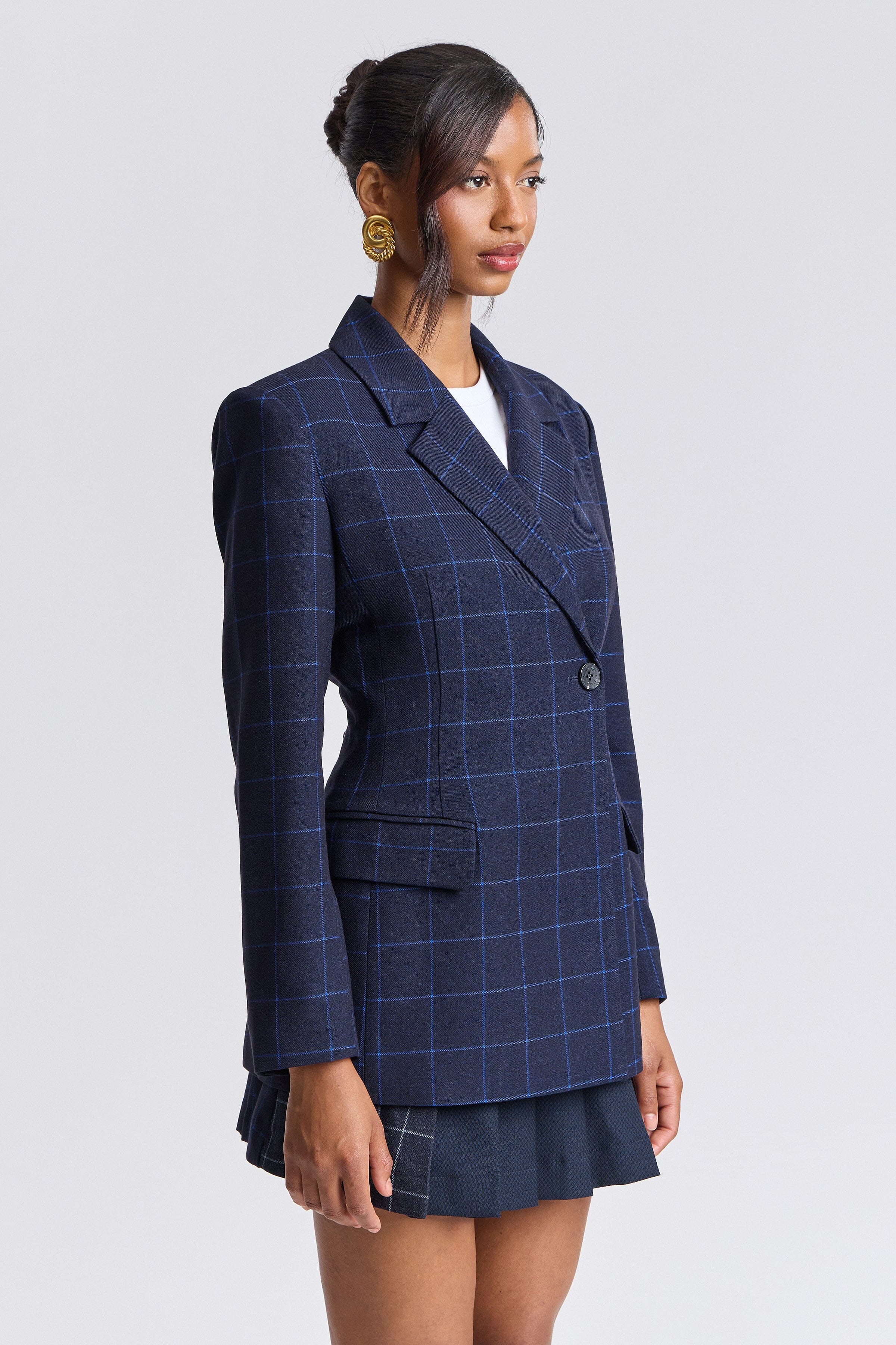 Single-breasted womens navy blue blazer​ with notch collar and long sleeves - Shop cute blazer jackets by Avec Les Filles.