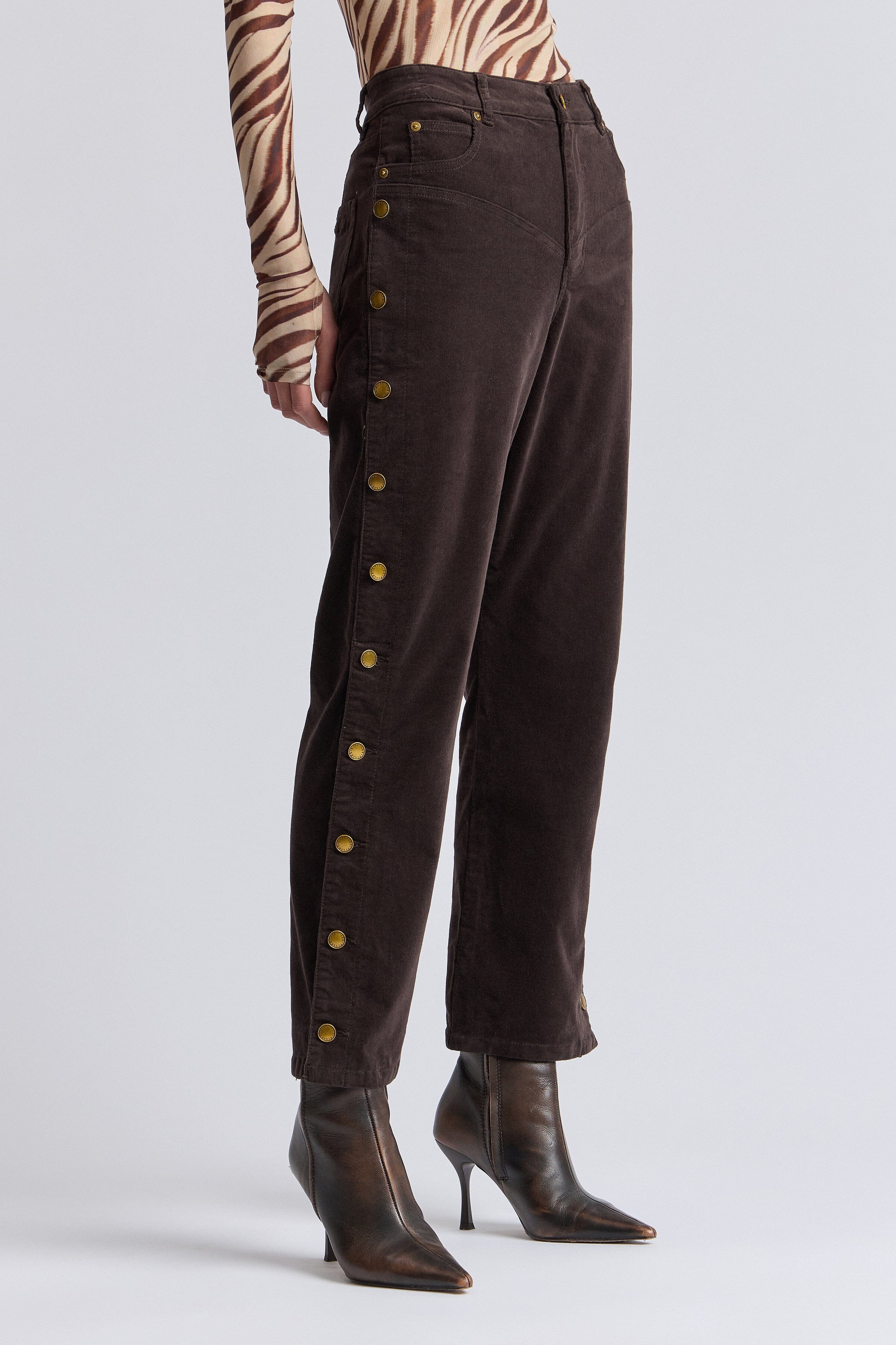 Straight-leg corduroy brown pants in a cotton blend with mid-rise. Shop designer corduroy pants women by Avec Les Filles.