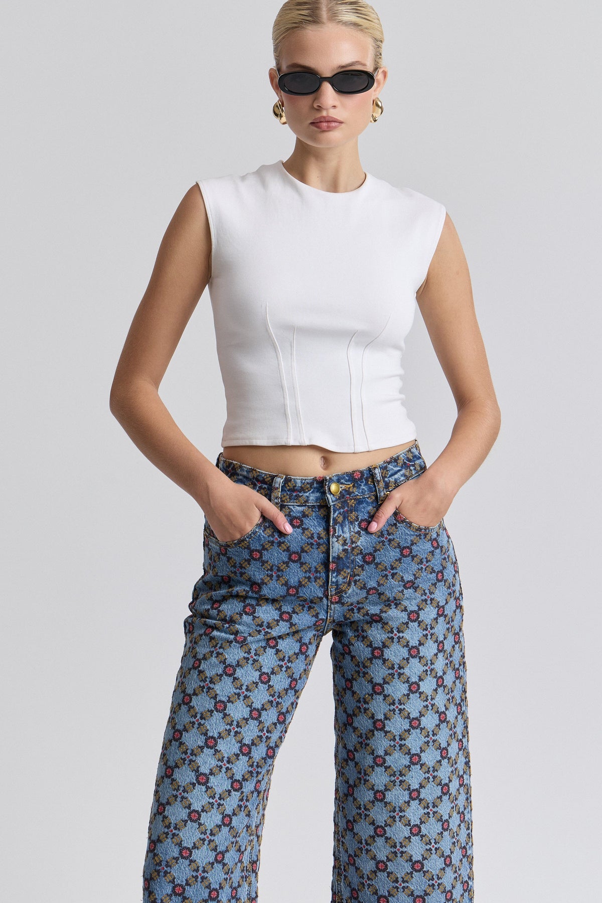Wide-leg embroidered denim jeans in stretch cotton with a mid-rise waist and pockets by Avec Les Filles.