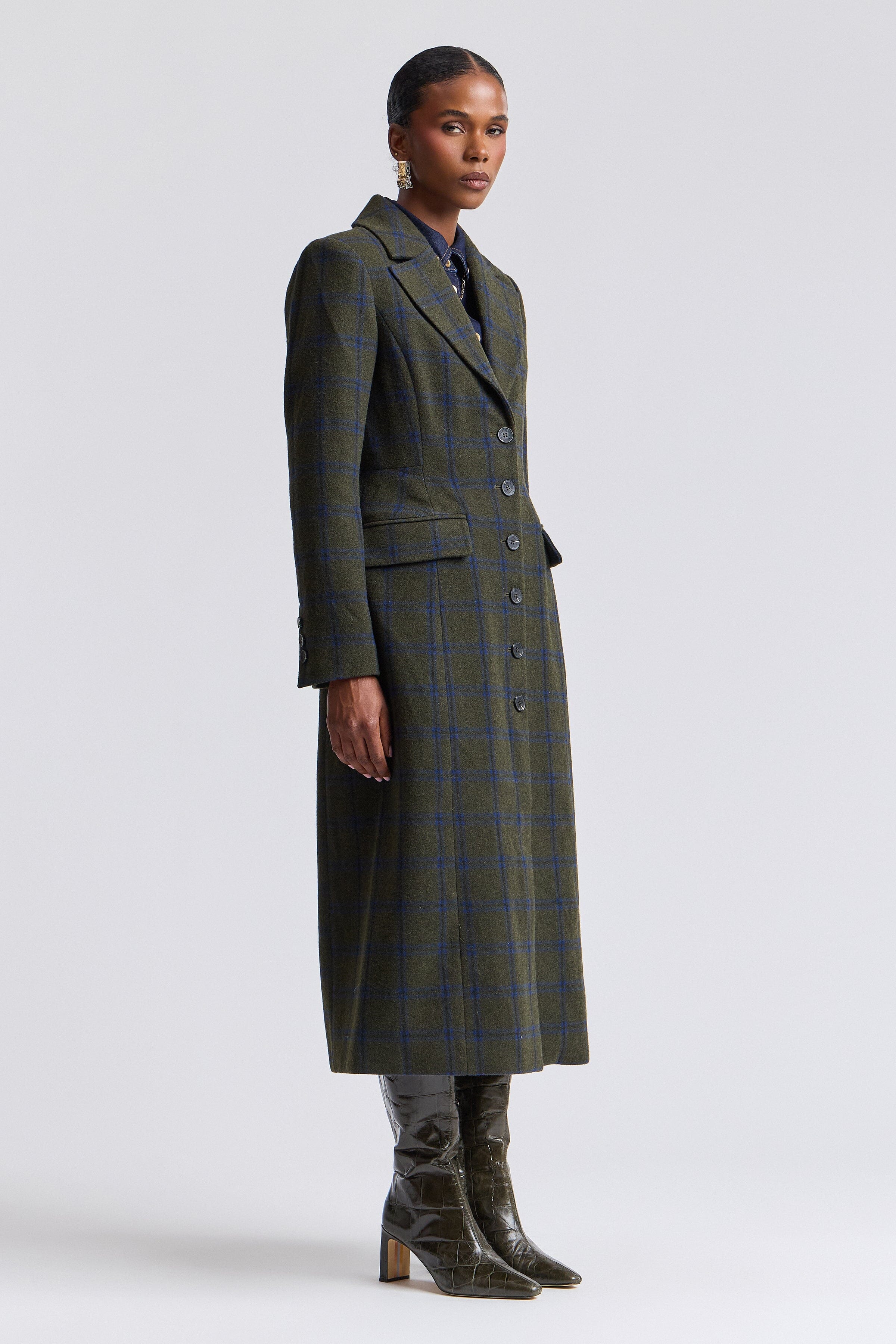 Single-breasted button-front green long coat plaid with long sleeves - Shop women's plaid coats by Avec Les Filles.