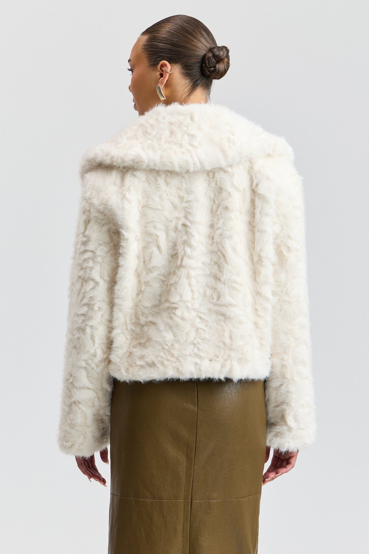 White short fur jacket with a center-front and oversized collar. Shop women's cute white fur jackets by Avec Les Filles.