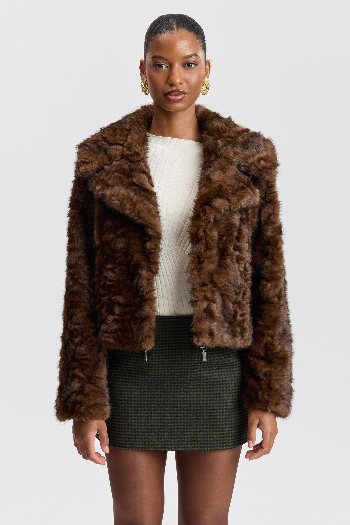 Short peacoat brown faux fur jacket with a center-front and notched collar. Shop cute brown jackets by Avec Les Filles.