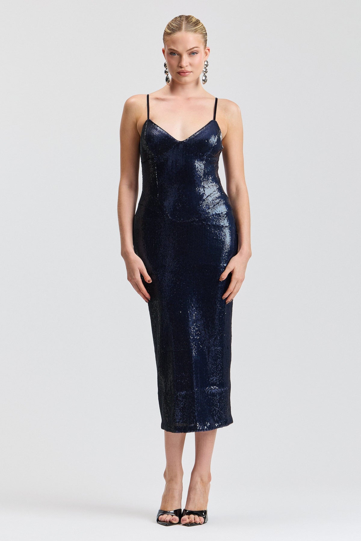 Bustier navy blue sequin midi dress with velvet spaghetti straps. Shop women's midi sequins dresses by Avec Les Filles.