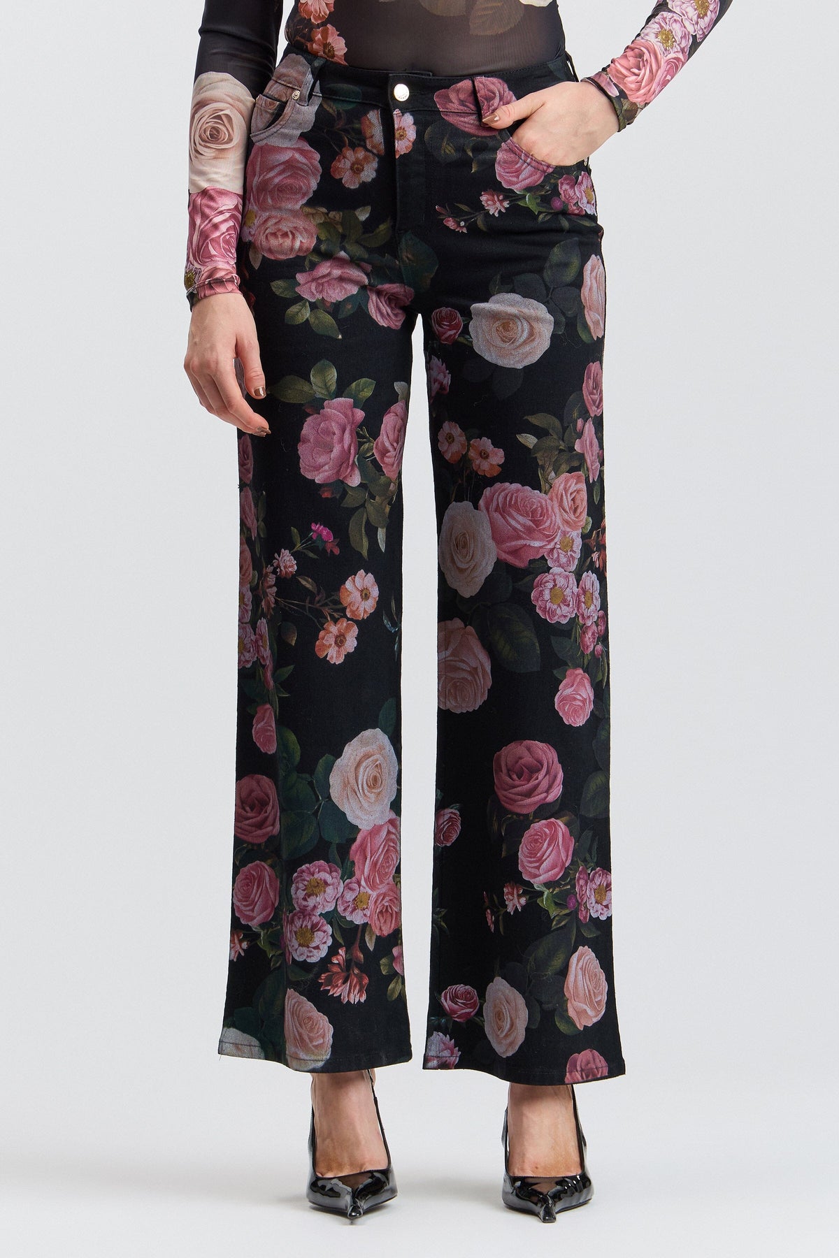 Black denim flower jeans with a high-rise waist and pockets. Shop women's wide leg denim jeans by Avec Les Filles.
