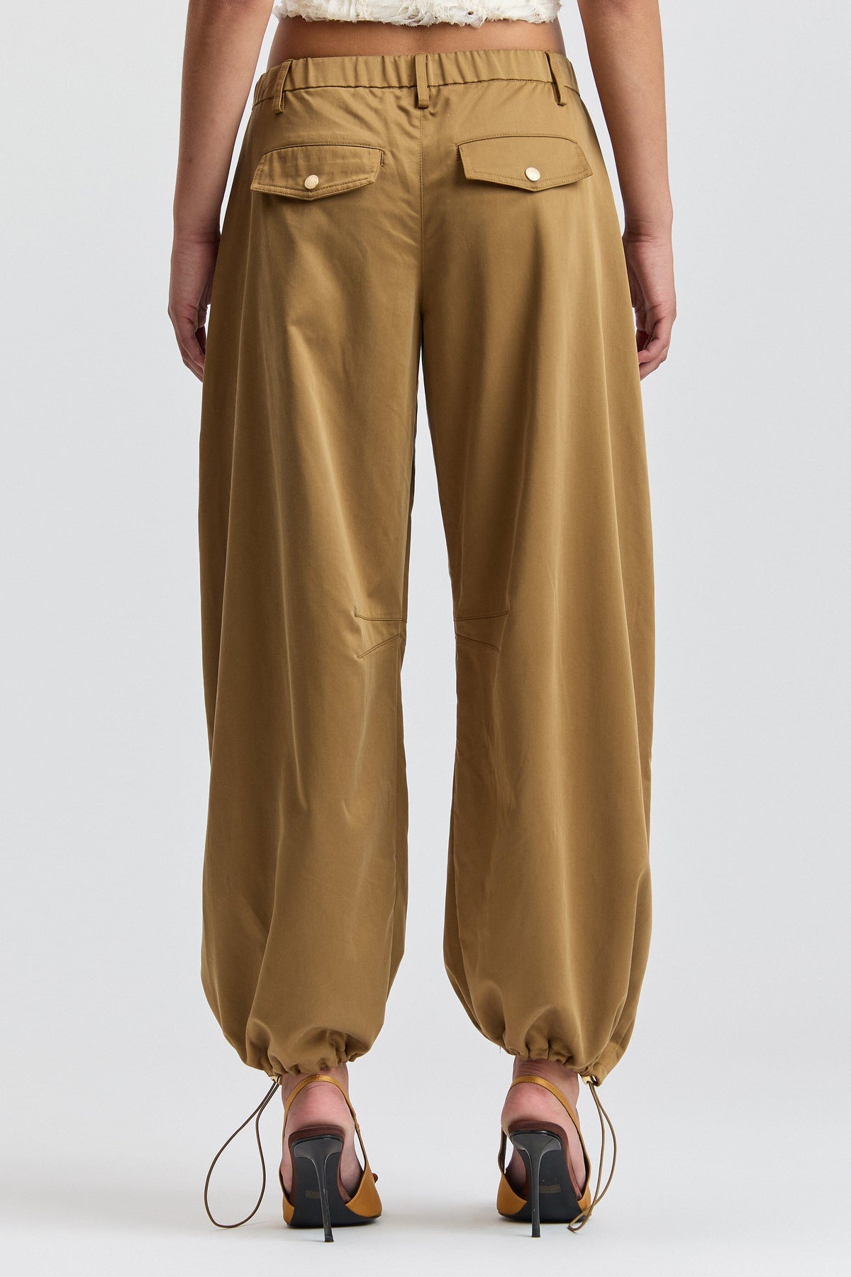 Olive green wide leg pant with a drawstring and pockets - Shop cute olive green pants by Avec Les Filles.