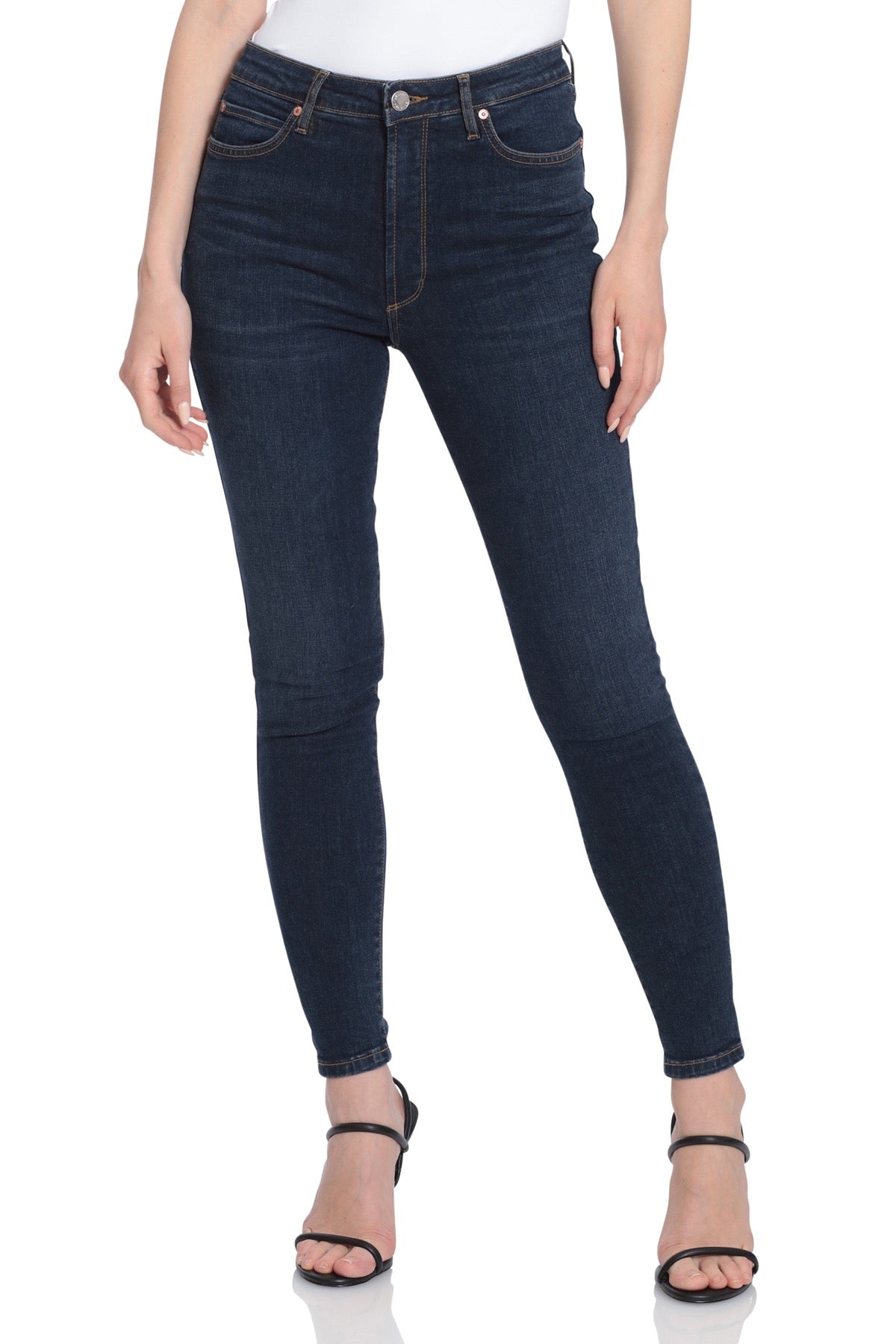 The Best High-Waisted Jeans for Curvy Girls | SELF